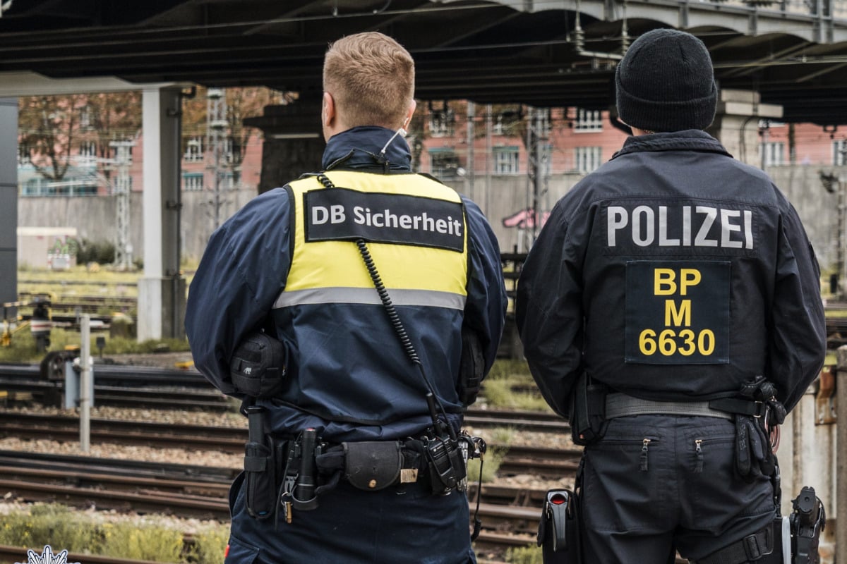 S Bahn Chaos an der Hackerbrücke in München Zug und Bahnsteig evakuiert