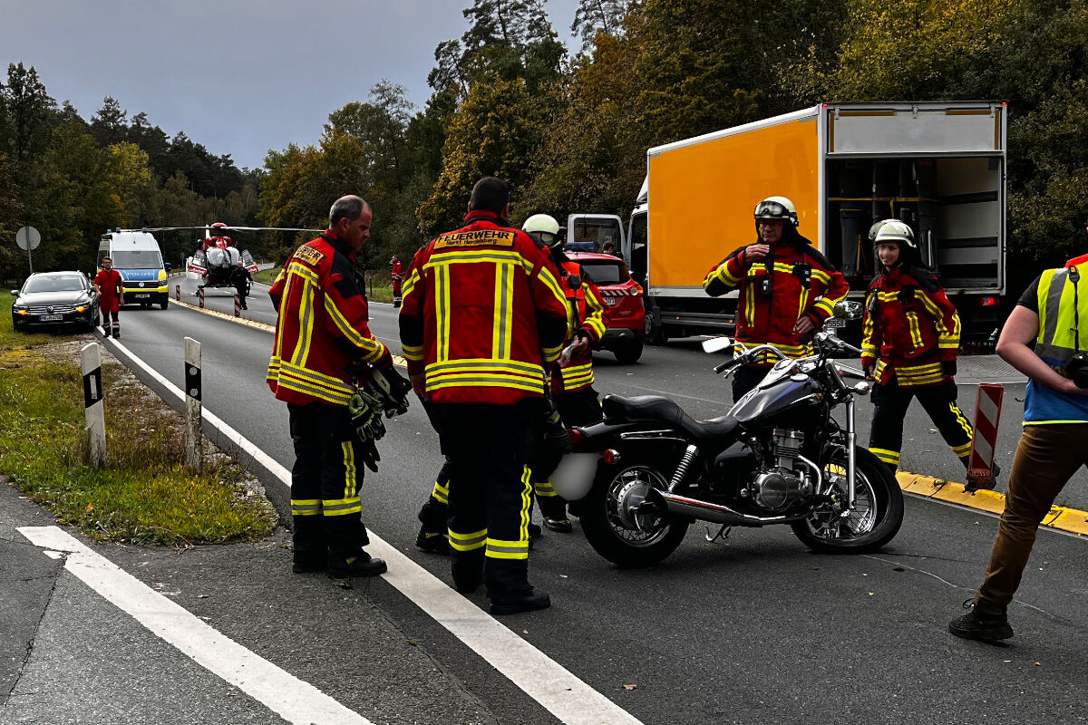 Tödlicher Unfall auf B2 Motorradfahrer stirbt nach Zusammenstoß mit Lkw