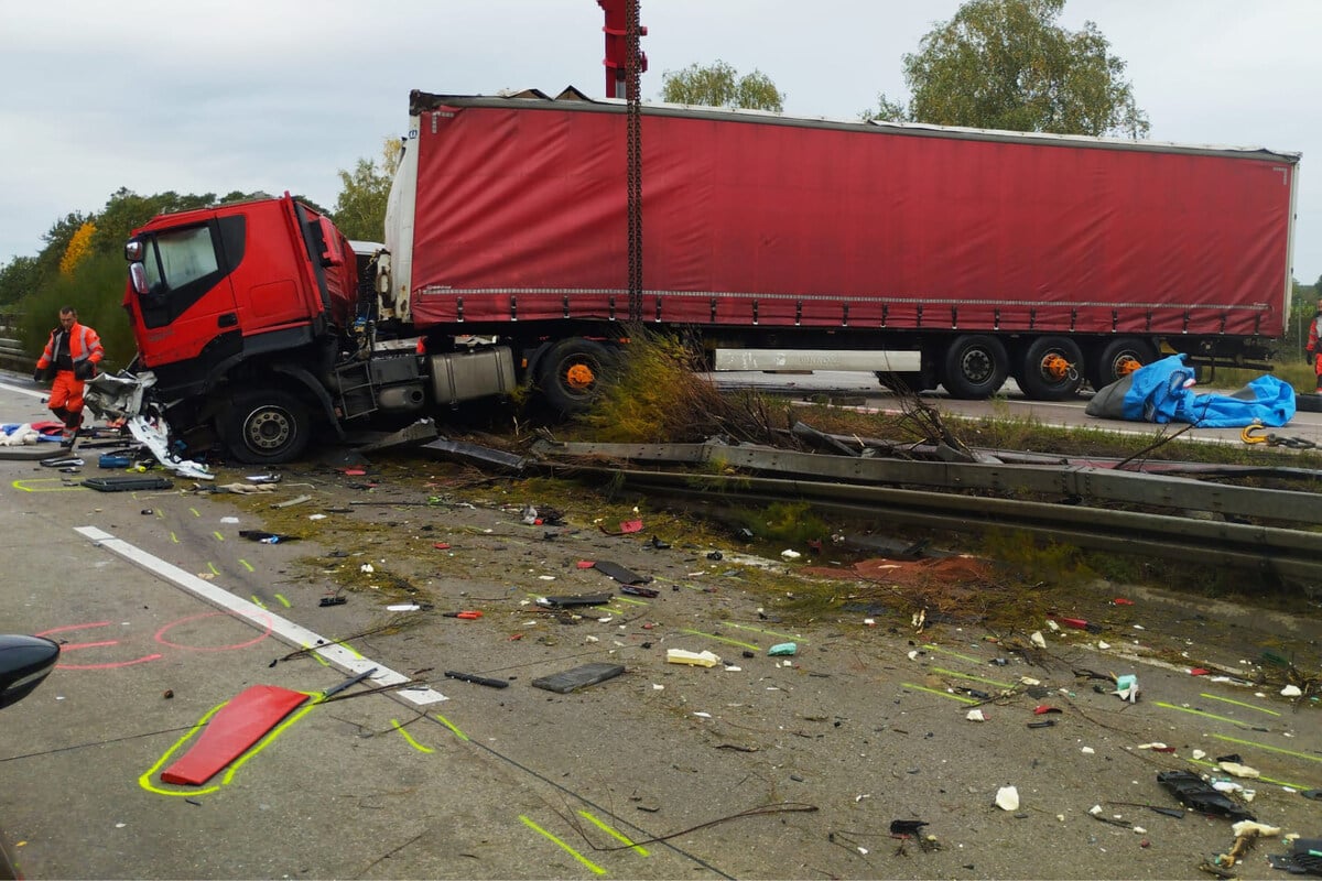 Zwei Tote Bei Heftigem Unfall Auf Der A2 Autobahn Inzwischen Wieder