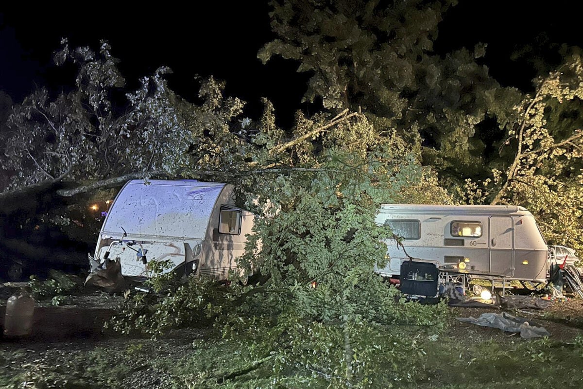 Schwere Unwetter W Ten In Bayern Verletzte Auf Campingplatz Und Bei