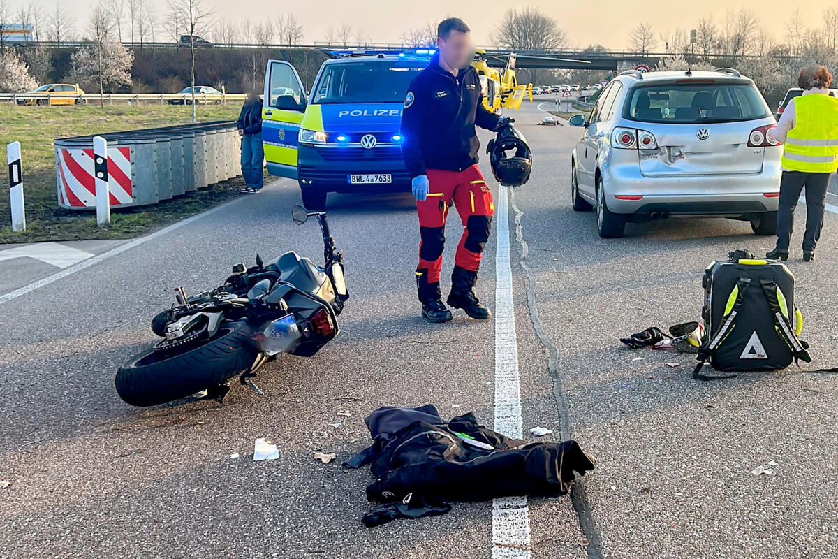 Unfall Bei Karlsruhe J Hriger Nach Verbotenem Berholman Ver Schwer