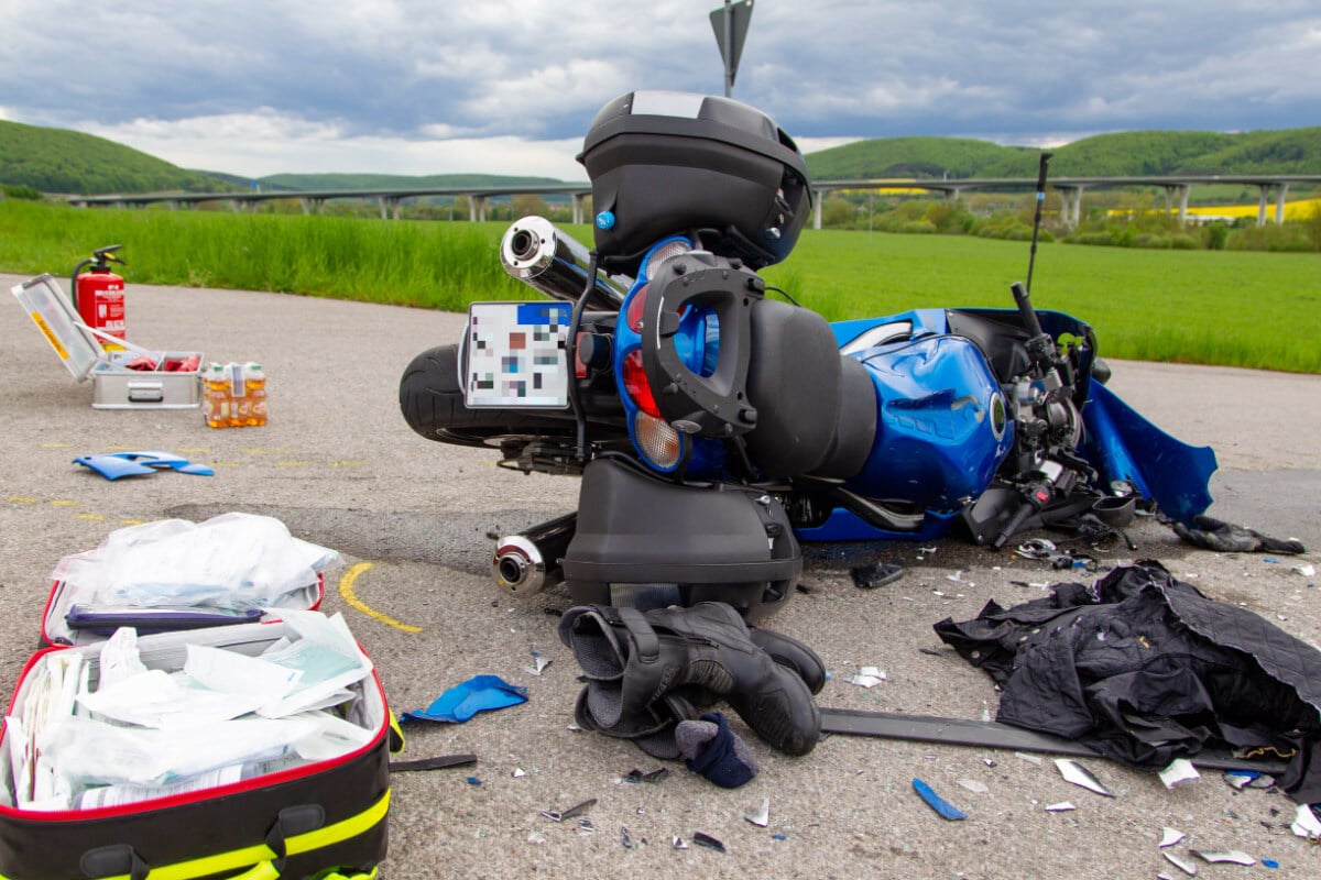 Motorrad Unfall Auf Der B J Hriger Kracht Mit Voller Wucht In