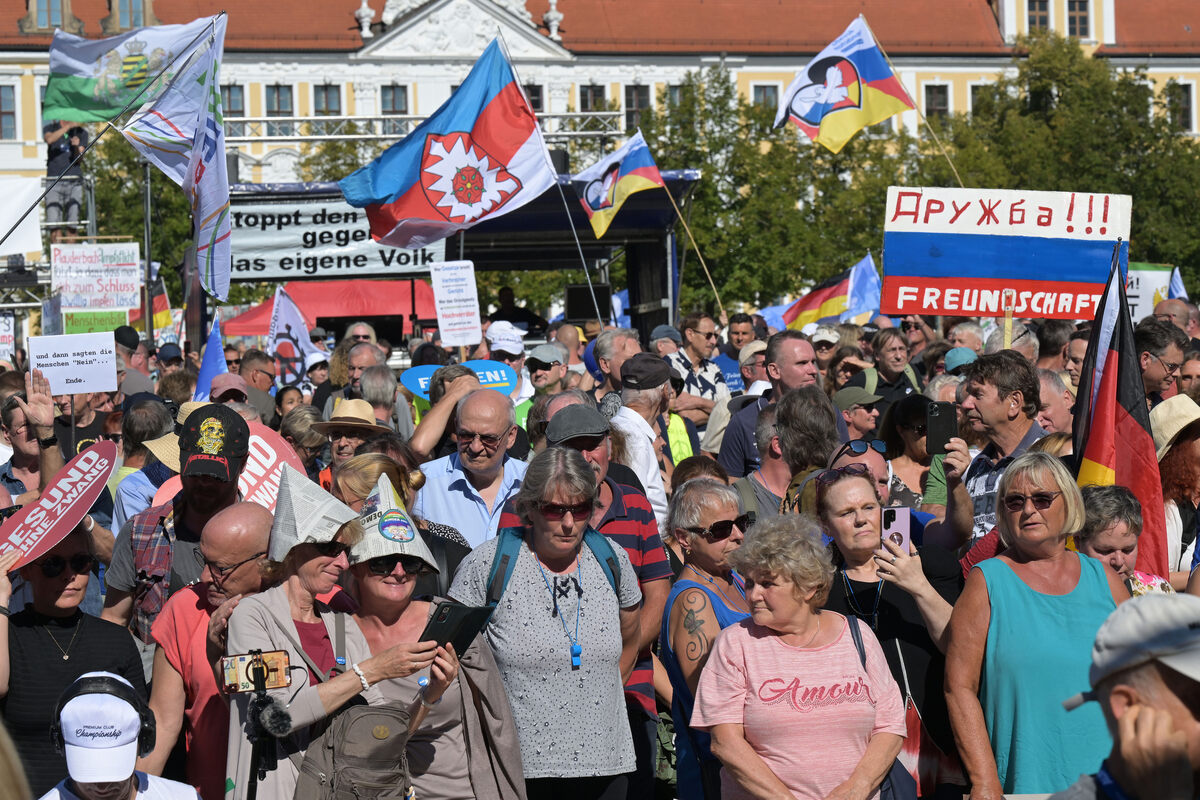 Magdeburg Tausende Menschen bei Demonstrationen für und gegen