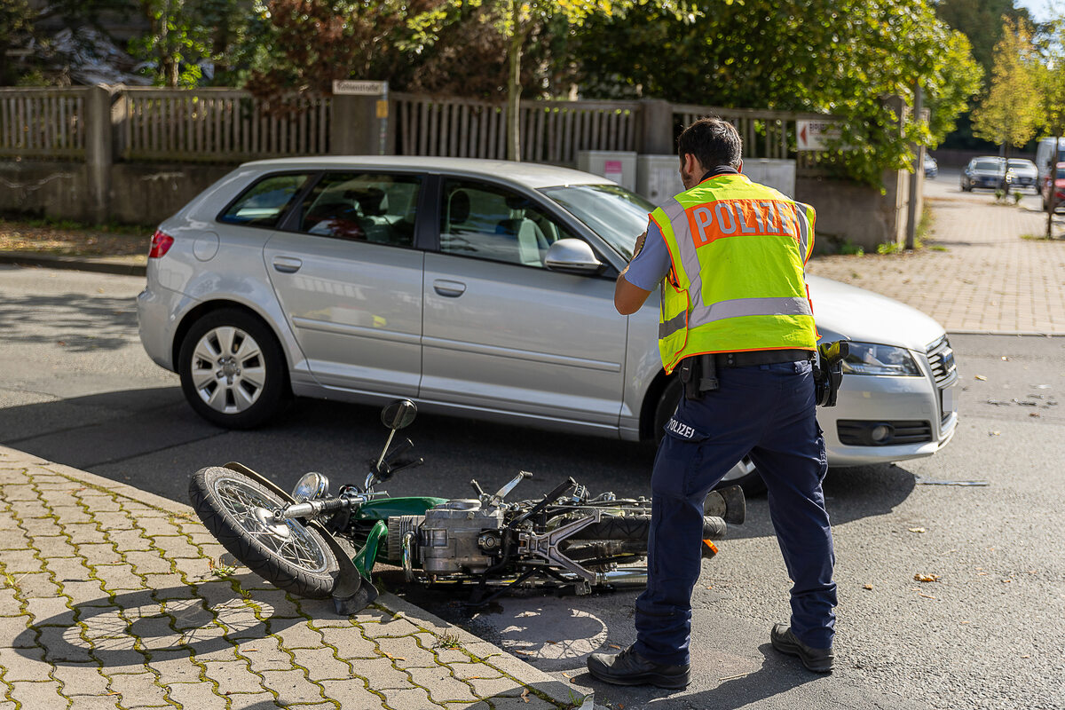 Rettungshubschrauber Im Einsatz Simson Fahrer Bei Unfall In