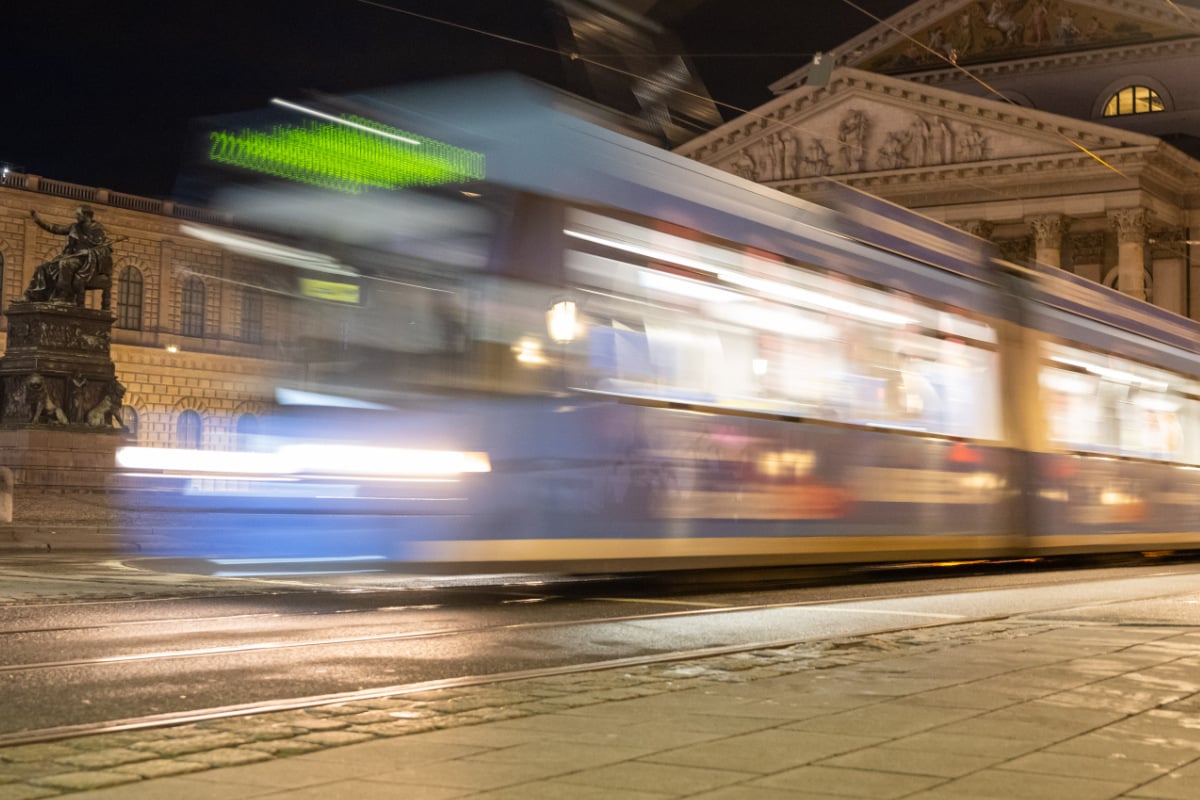 Tödlicher Unfall in München Mann wird von Tram erfasst