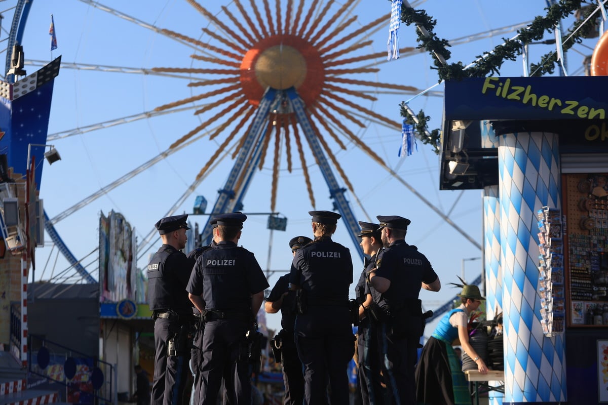 Oktoberfest Ordner angegriffen 24 Jähriger schlägt mehrfach mit