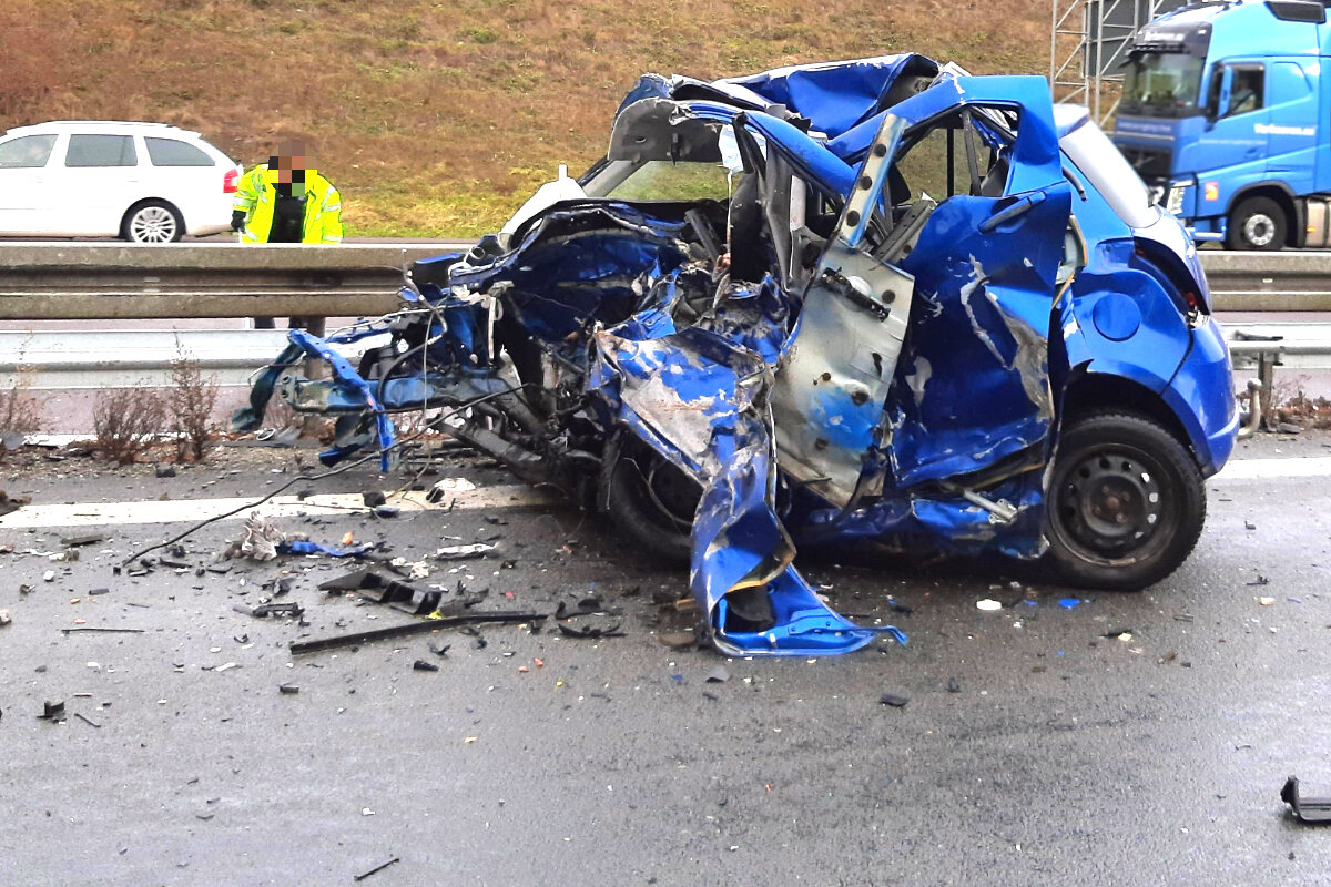 Todesdrama In Sachsen Zwei Menschen Sterben Bei Geisterfahrer Unfall