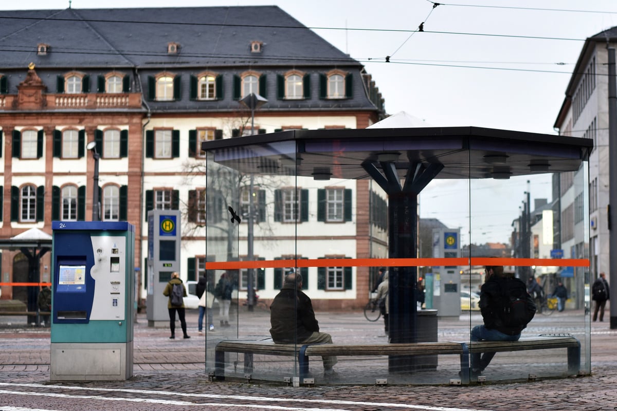 Schlägerei in Straßenbahn endet dramatisch Mann reanimiert