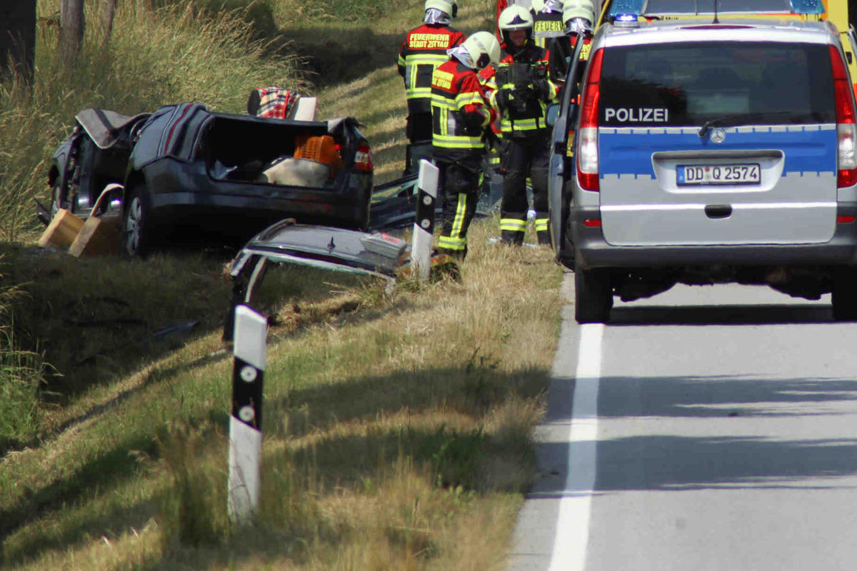 Frau kommt nahe Zittau von Straße ab verletzt sich schwer B99 voll