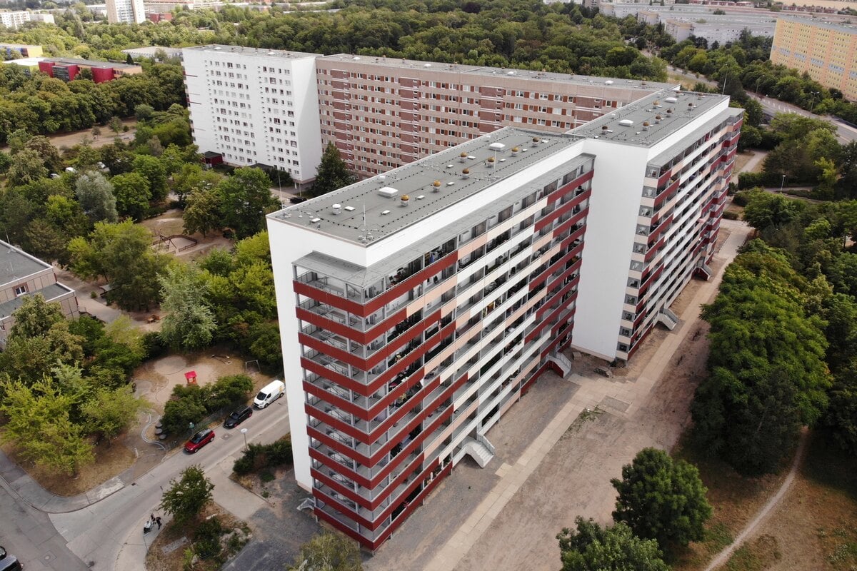 Für 12 5 Millionen Euro Plattenbau in Leipzig Grünau aufwendig saniert