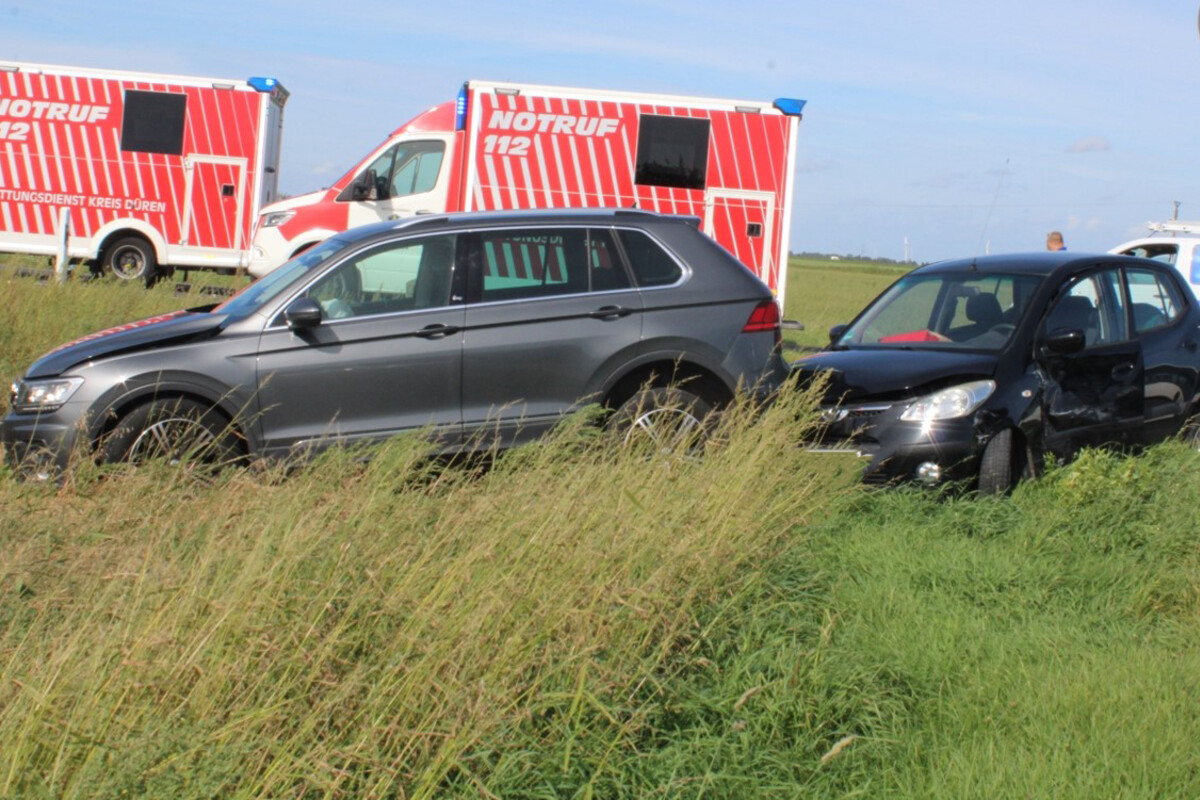 Unfall In D Ren Rentner Will Autofahrerin Berholen Dann Kracht S