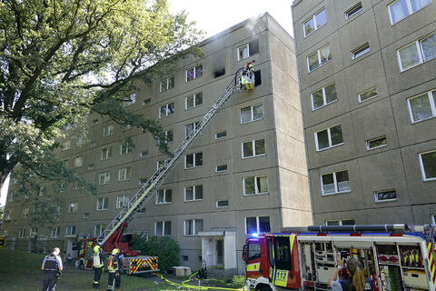 Feuerwehreinsatz In Chemnitz Brand In Plattenbau