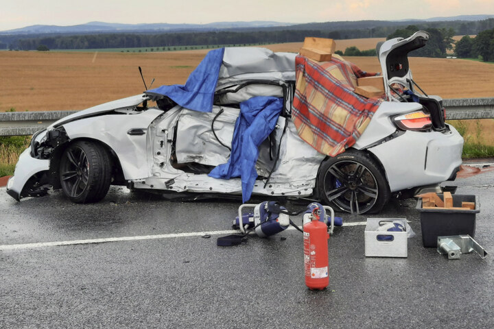 Schreckliche Bilder Bmw Fahrer Stirbt Bei Horror Unfall