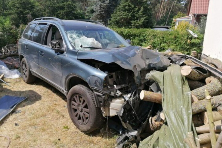 Unfall In Burg J Hrige Nach Crash Gegen Holzstapel Schwer Verletzt