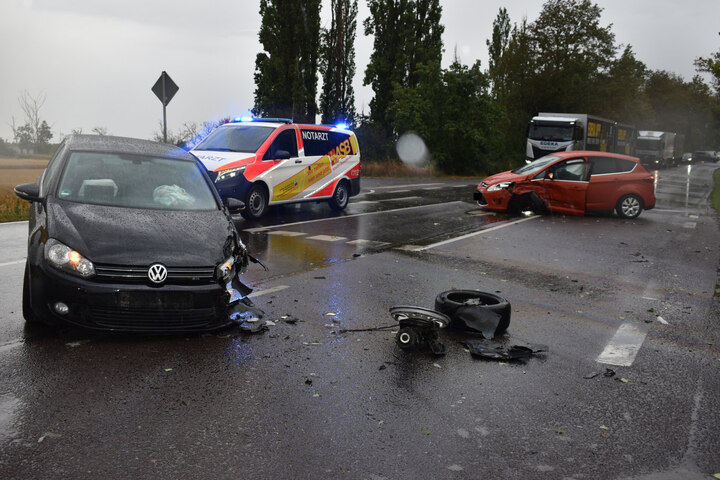 Gegenverkehr Bersehen Zwei Frauen Bei Unfall Verletzt