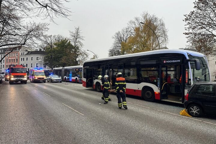 Hamburg Eppendorf Mehrere Verletzte Nach Unfall Mit Hvv Bus