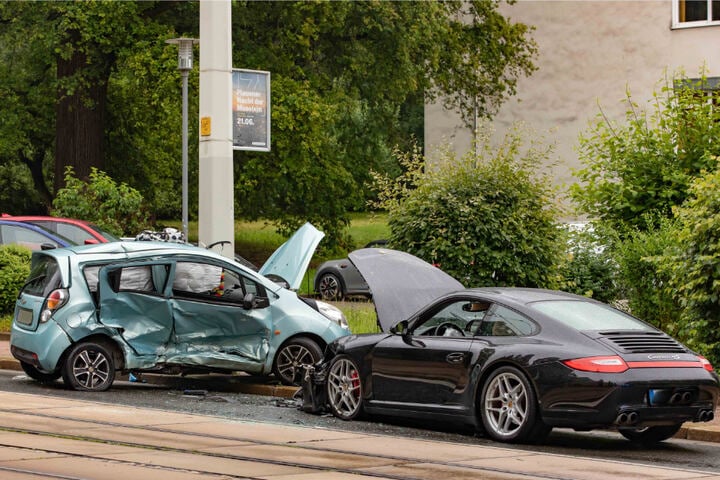 Unfall In Plauen Vogtland Porsche Kracht In Chevrolet