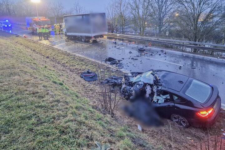 Tödlicher Frontalcrash bei Heilbronn BMW Fahrer verstirbt am Unfallort