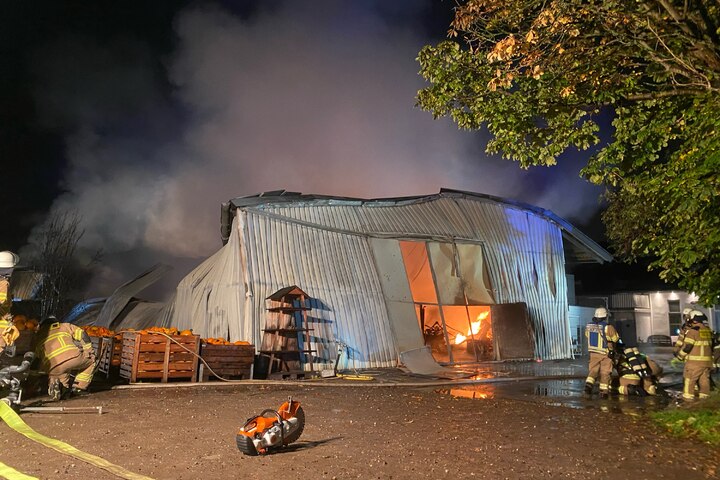 Gro Alarm An Stadtgrenze Von K Ln Feuerwehr Warnt Vor Giftiger Rauchwolke