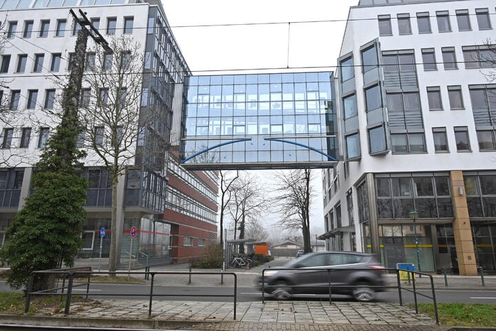 Todesfalle Technisches Rathaus In Leipzig Dutzende V Gel Sterben An