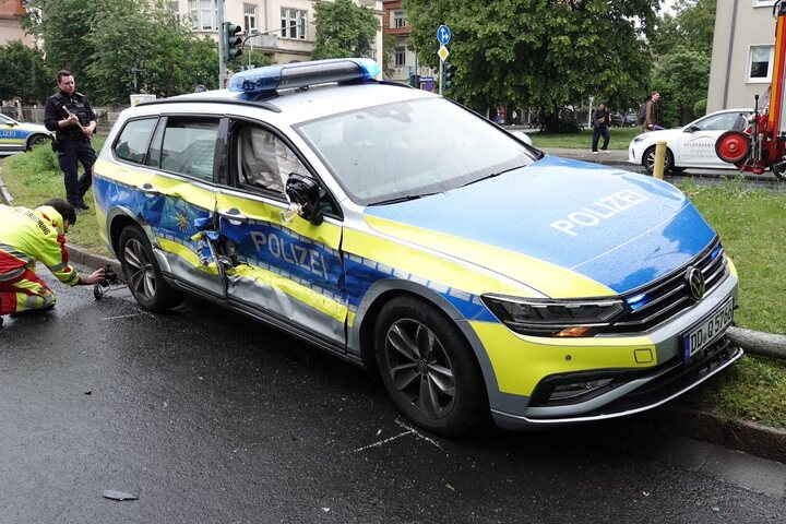 Verfolgungsjagd in Dresden Zwei Polizeiwagen in Unfälle verwickelt