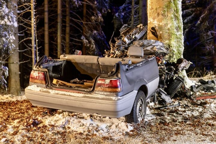 J Hriger Stirbt Nach Baum Crash Im Vogtland