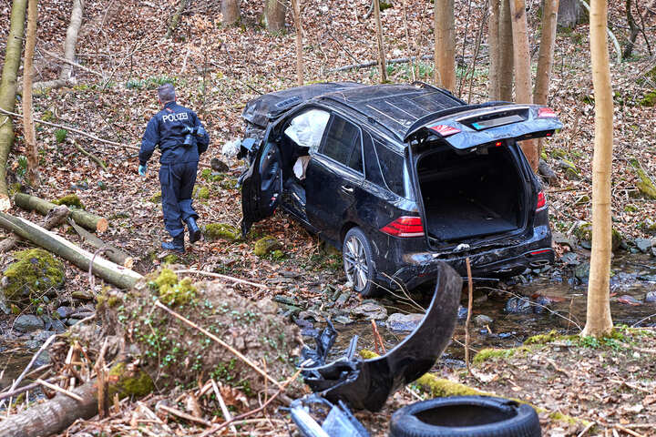 Mann Baut Unfall Mit Gestohlenem Mercedes Und Wird Festgenommen