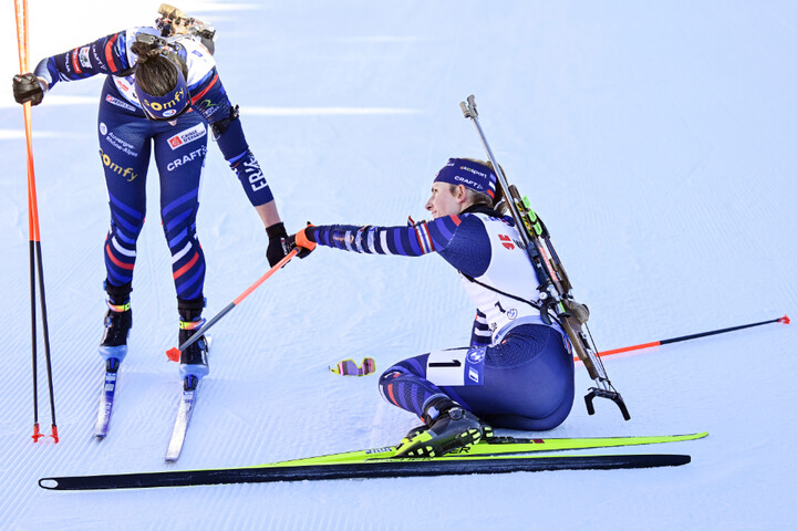 Biathlon Geste von Justine Braisaz Bouchet und Julia Simon verblüfft