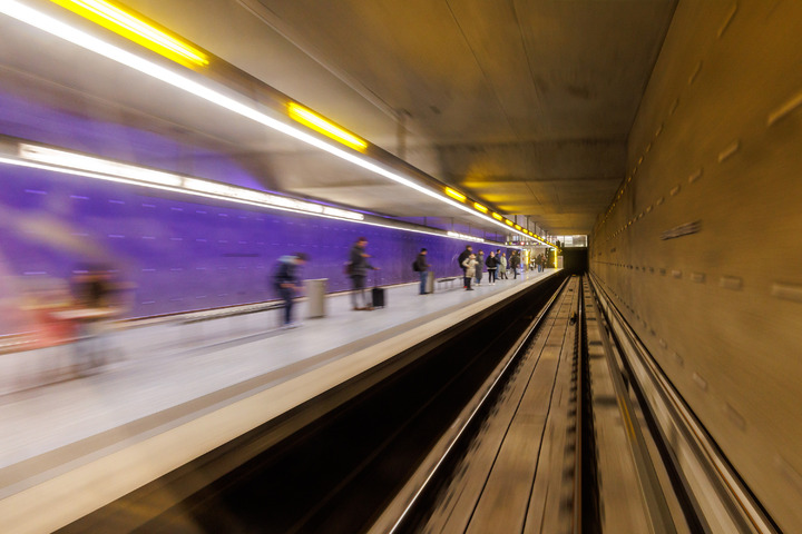 Nürnberg Mann 35 fällt ins Gleis und wird von U Bahn erfasst