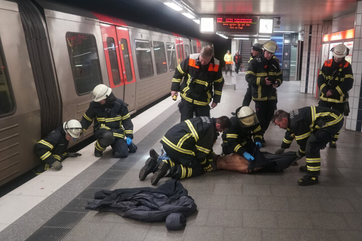 Mann St Rzt Auf Gleise Bahnfahrer Kann Nicht Mehr Bremsen