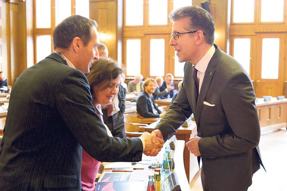 Bürgermeister Ralph Burghart (48, CDU) begrüßt die Teilnehmer der Partnerstädte.