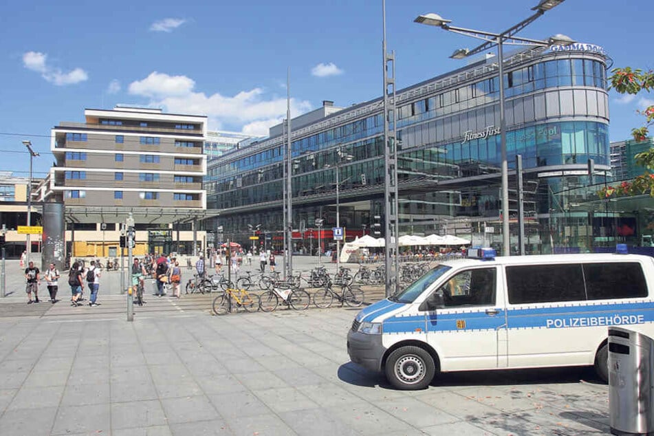 Am Wiener Platz werden regelmäßig Großeinsätze der Polizei durchgeführt.