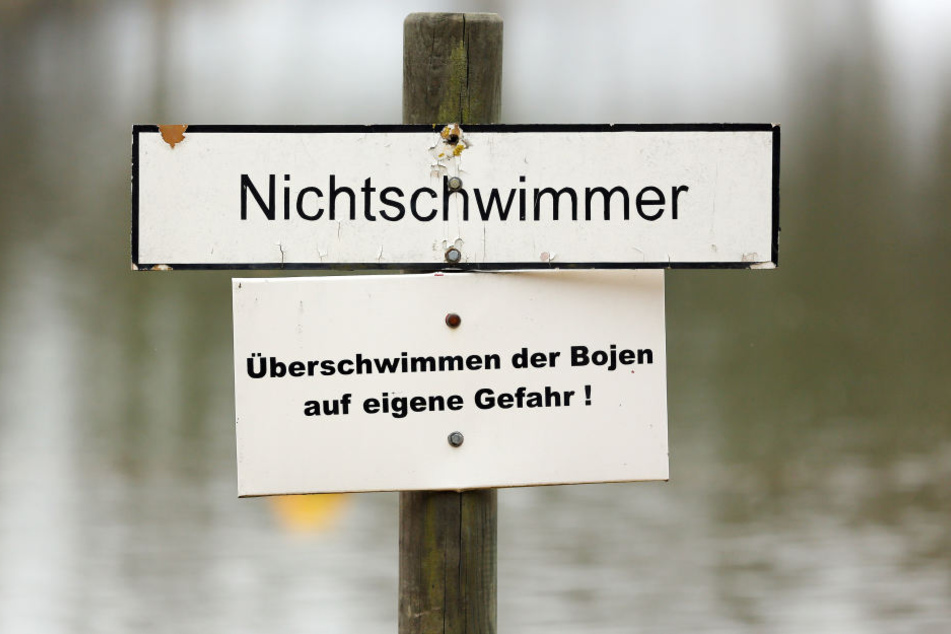 Im Nichtschwimmerbereich des Heidesees in Halle ist ein siebenjähriges Mädchen ertrunken.