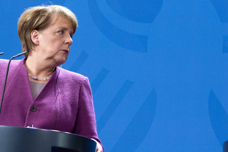 CDU-Chefin Merkel (63) grenzt sich ebenso von Seehofer ab und widerspricht ihrem Innenminister!