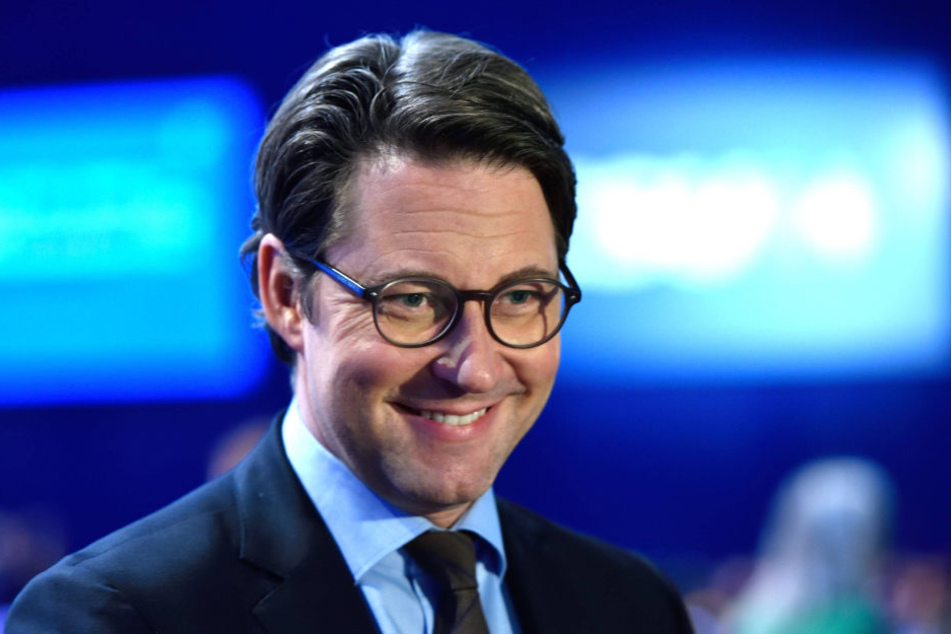 "Ich habe einen breiten und intensiven Dialog mit vielen Vertretern der katholischen und evangelischen Kirche geführt", meint hingegen Generalsekretär Andreas Scheuer (42, CSU).