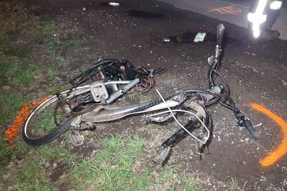 Der Radfahrer starb nach dem schweren Zusammenprall.