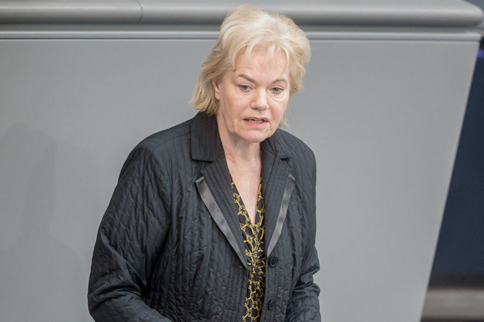 Mit einem Tweet sorgte die ehemalige CDU-Bundestagsabgeordnete Erika Steinbach (74) am Sonntag für Aufruhr im Netz.