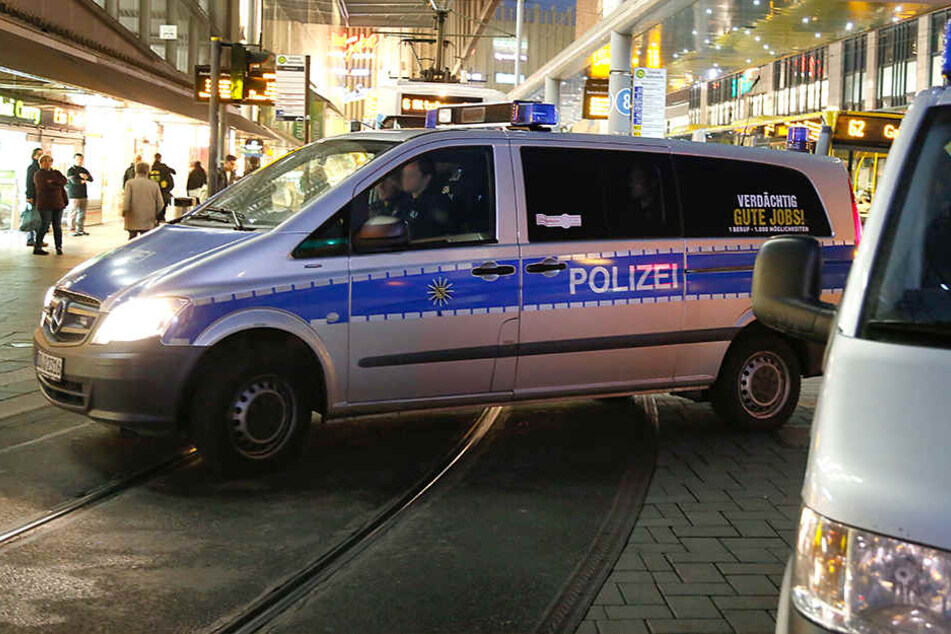 Erst die Polizei konnte die Situation an der Zentralhaltestelle beruhigen. (Archivbild)
