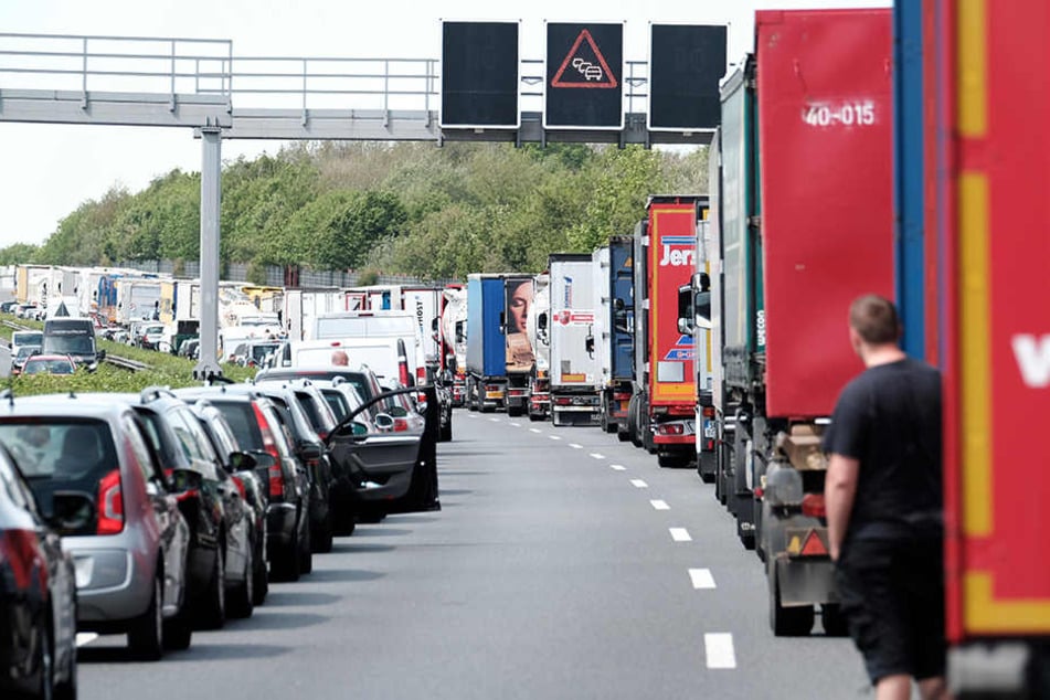 Die A4 bei Gera musste voll gesperrt werden. (Symbolbild)