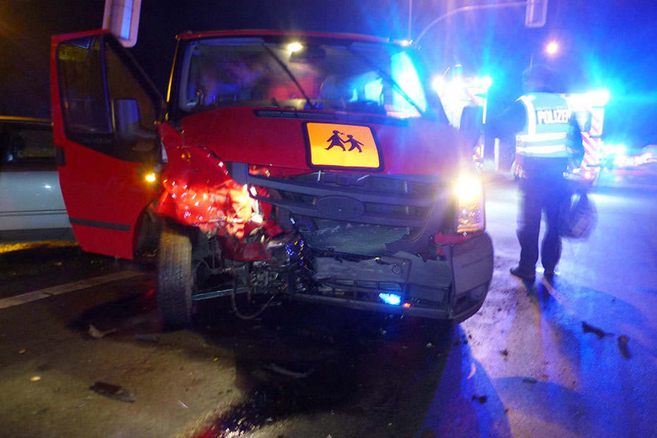 Der Ford Transit fuhr bei laut Zeugenaussagen bei Grün über die Kreuzung.