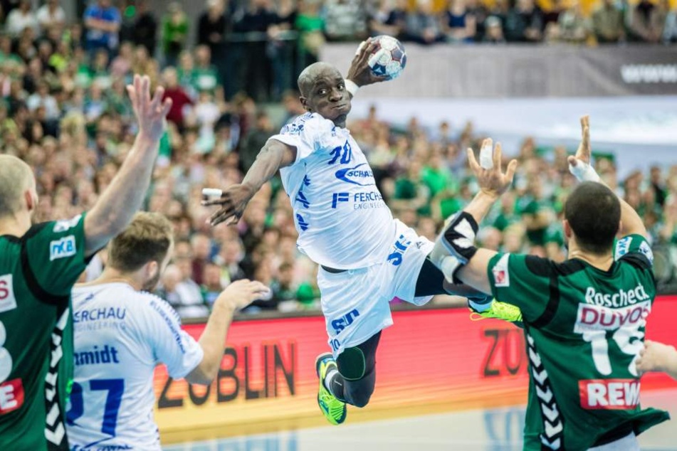 Kevin Nyokas vom VfL Gummersbach beim der Begegnung SC DHfK Leipzig - VfL Gummersbach am 17. April 2017 in der Arena Leipzig.