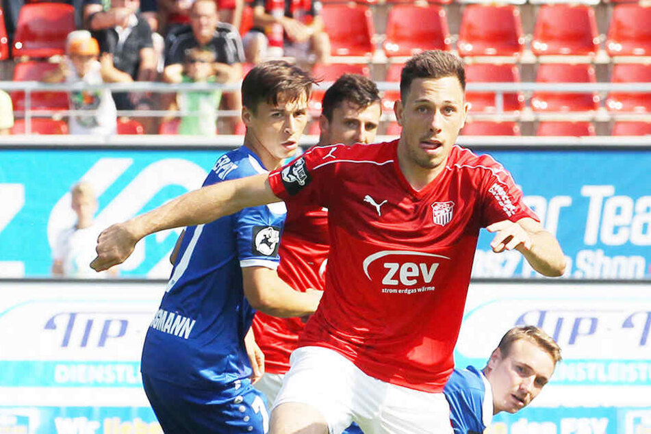 Torschütze Marcel Bär bei der 1:2-Hinspielpleite am Ball.