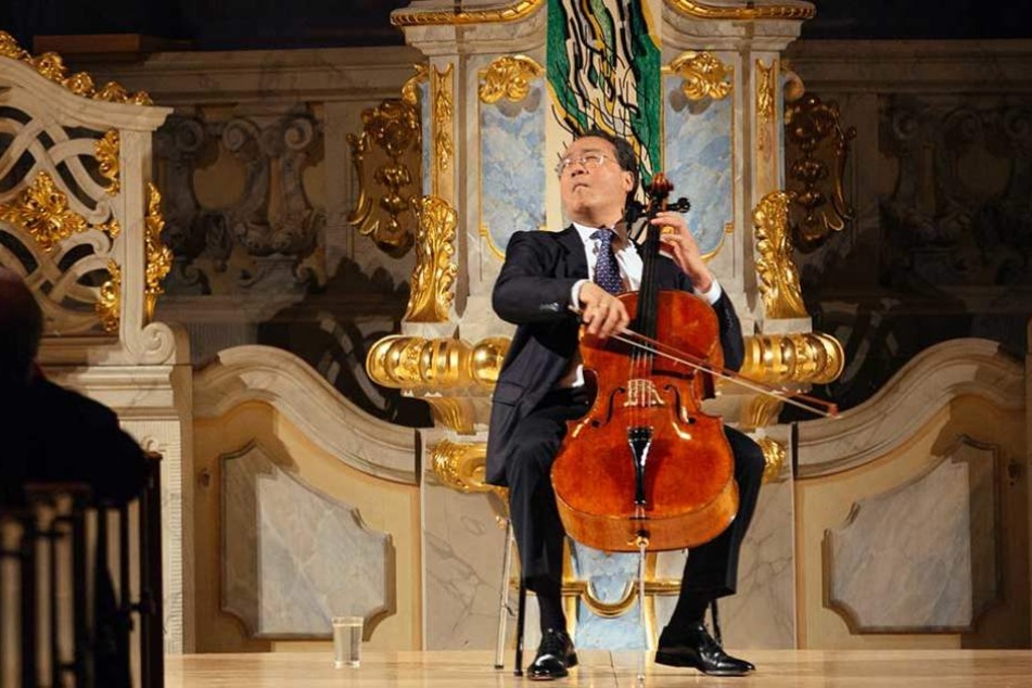 Yo-Yo Ma konzentriert beim Spiel. Sein Instrument ist ein Davidoff-Cello von Stradivari von 1712.
