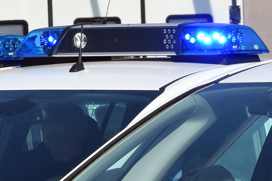 In Düsseldorf lief ein psychisch kranker Mann mit einem Messer in der Brust durch die Stadt. (Symbolbild)