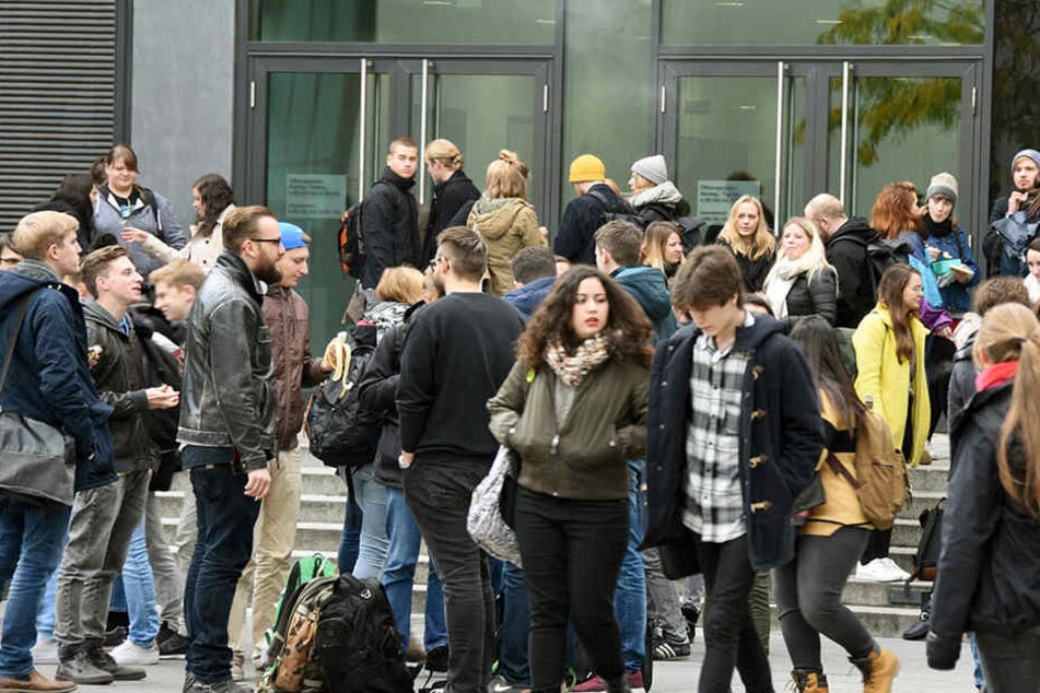 Leipzig und Dresden werden immer jünger. Grund dafür ist unter anderem der Zuzug junger Studenten aus Westdeutschland.