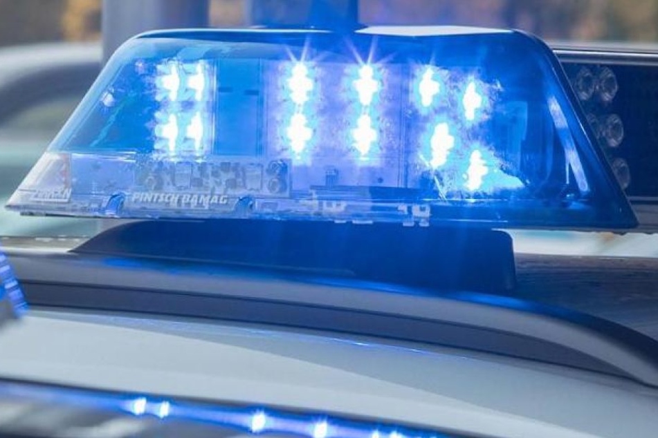 Ein Polizist schoss auf den mann, nachdem er sich gegen die Beamten wehrte. (Symbolbild)