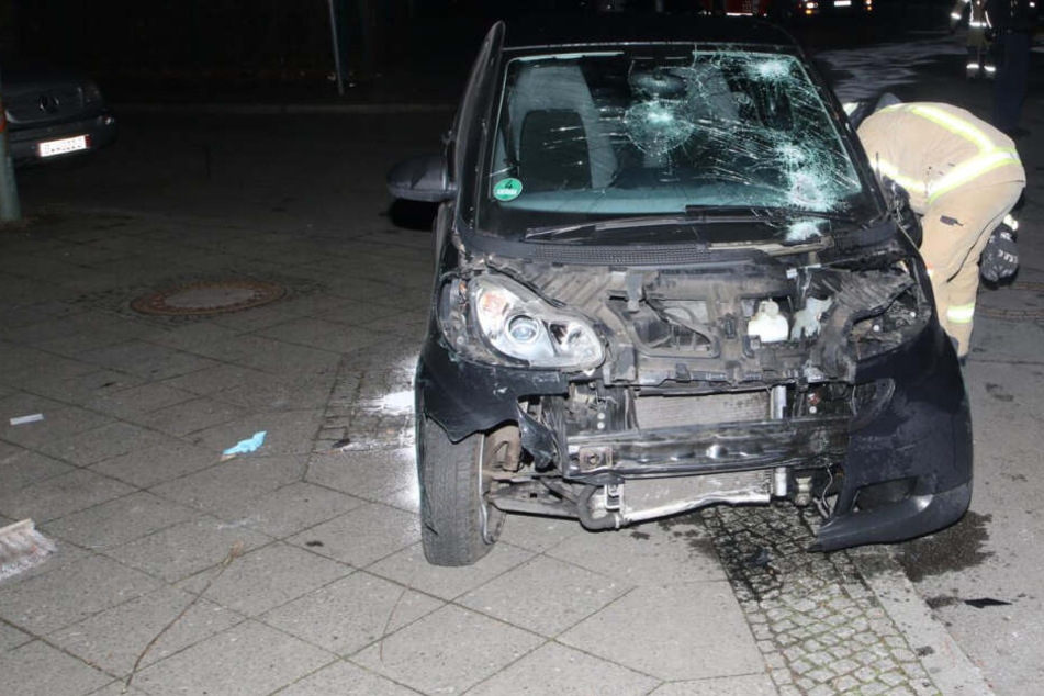 Ein Smart hatte Montagnacht einen schweren Unfall.