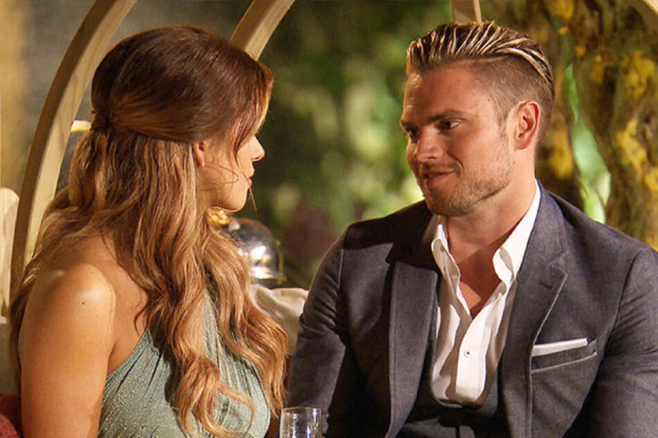 Am Mittwochabend kommt Jessica Johannes verdammt nah! Aber regelt etwa die Produktion die Dialoge der Bachelorette?