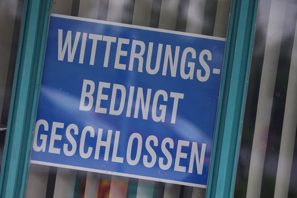 Die Türen einiger Freibäder bleiben zu. Ausweichen ist die einzige Möglichkeit. (Symbolbild)