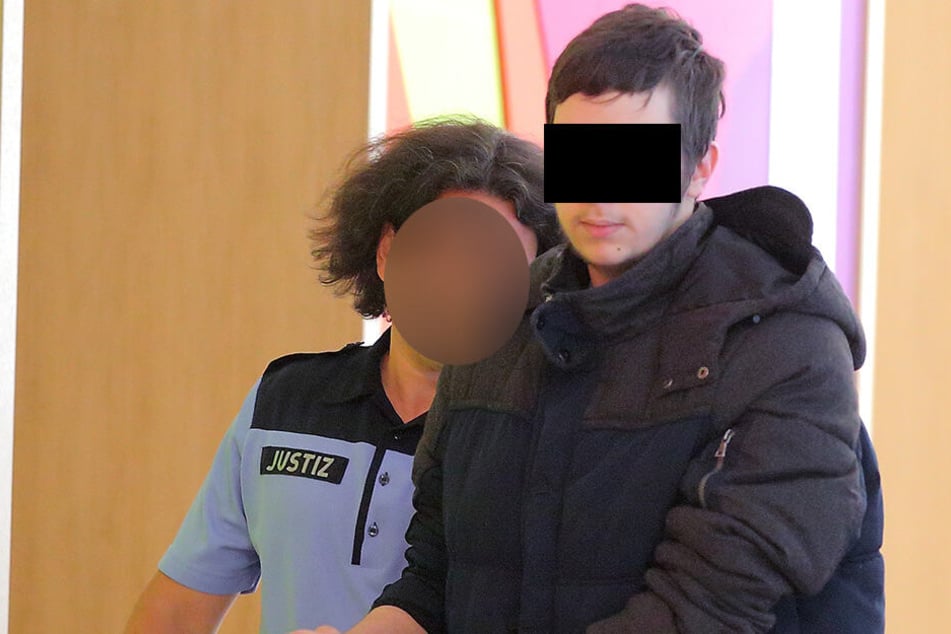 Fabian K. (20) fragte direkt nach dem neuen Urteil, ob sein Anwalt dieses anfechten kann.